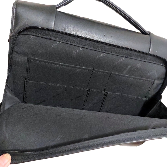 Avenues USA Black Faux Leather Zippered Portfolio 3 Ring Business Organizer - Picture 8 of 9